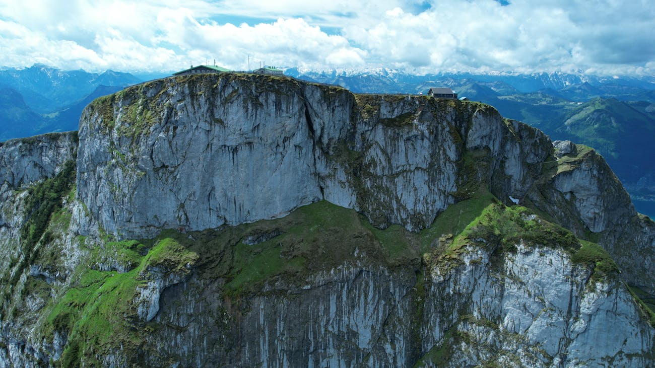 Alp Karaağaç Kimdir