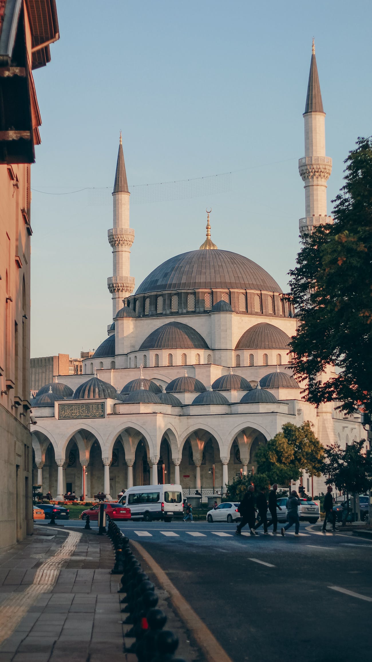 Esrigün Hatun Kimdir?