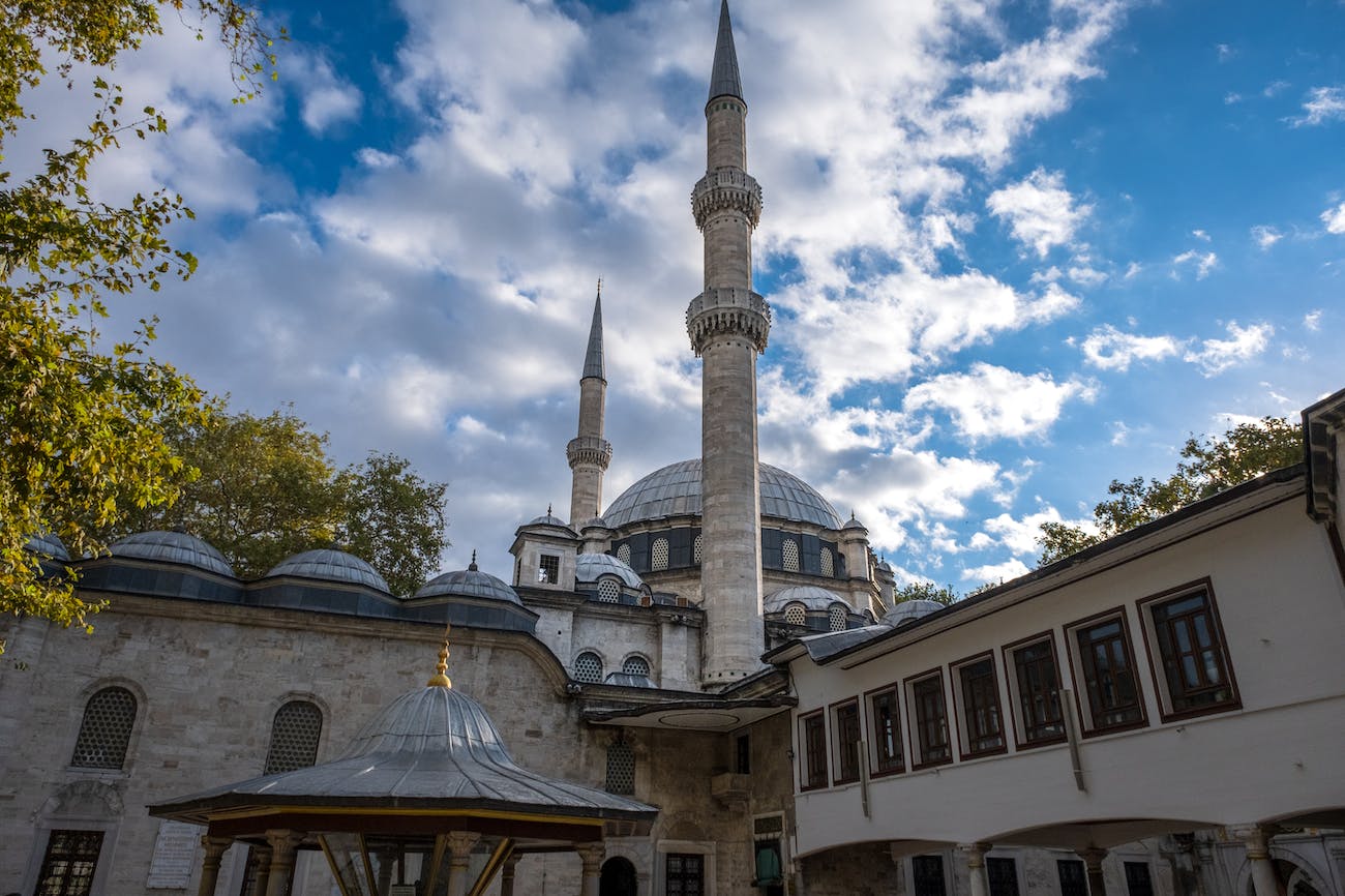 Eyüp Sabri Tuncer Kimdir?