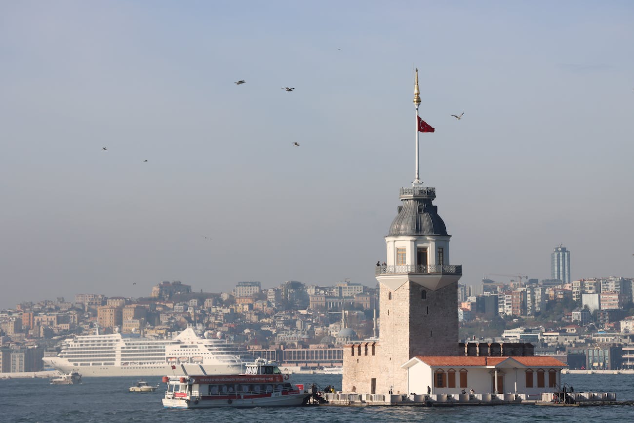 İstanbul'un Fethinde Sancağı Kaleye Diken Kimdir?