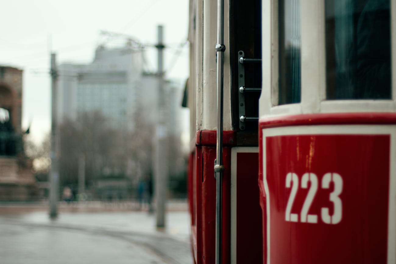 İstiklal Marşı'nın Şairi Kimdir?