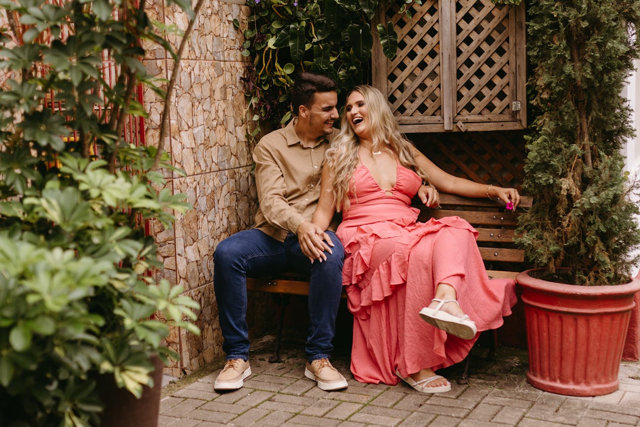 Pembe Mutlu Kimdir?