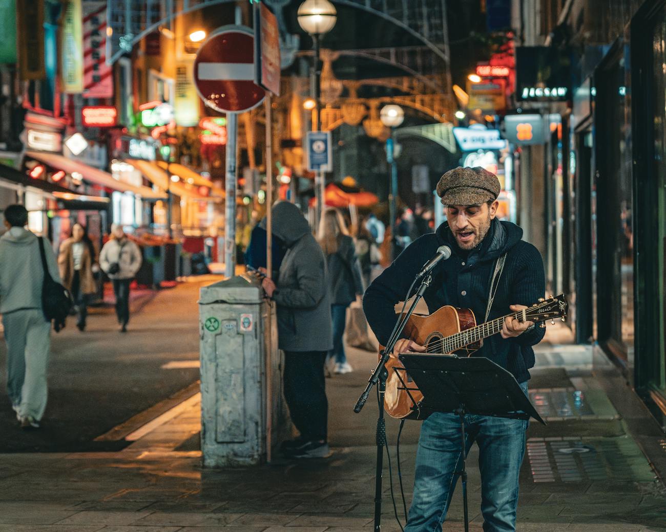 Şarkıcı Gamze Kimdir?