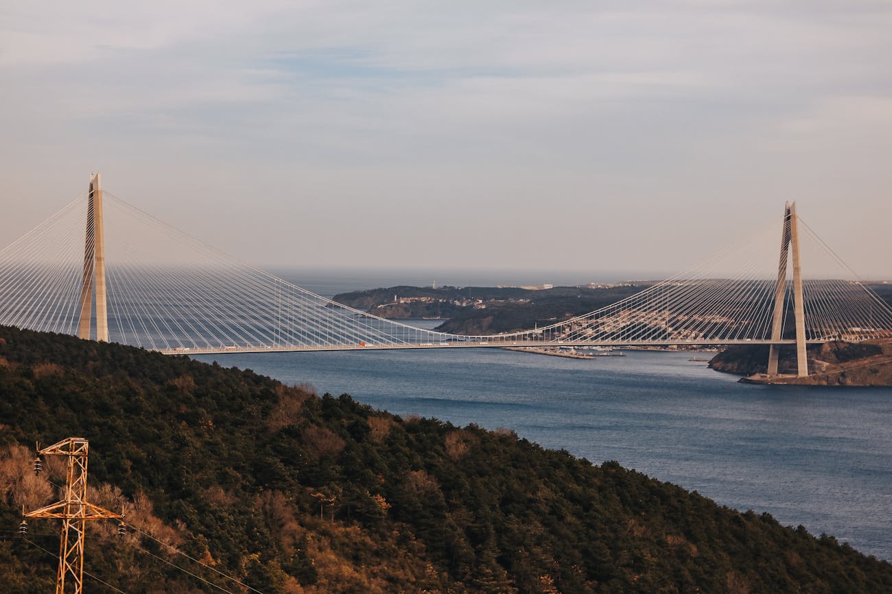 Süha Yavuz Kimdir?