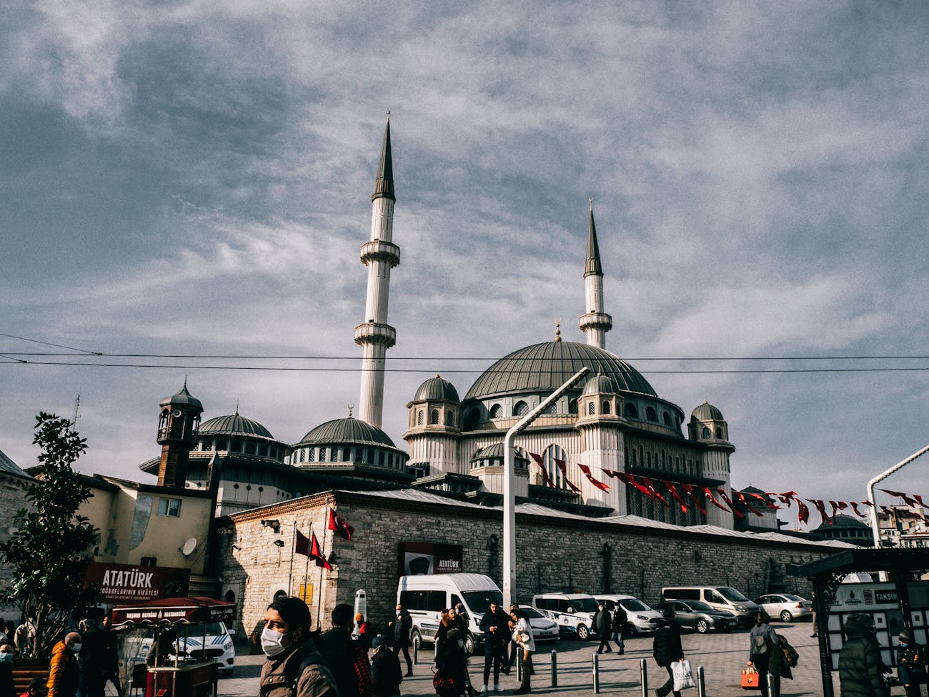 Taksim Trio: Türk Müziğinin Başarılı İsimleri