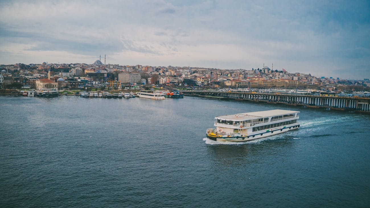 Yalı Çapkını Kitabının Yazarı