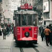 İstiklal Marşı'nın Şairi Kimdir?