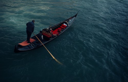 Ben Bu Cihana Sığmazam Kayıkçı Kimdir?