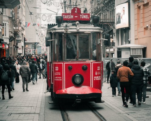 İstiklal Marşının Bestecisi Kimdir?