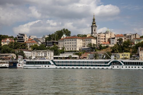 Önder Şav Kimdir?
