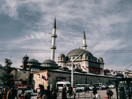 Taksim Delisi Cenk Kimdir?